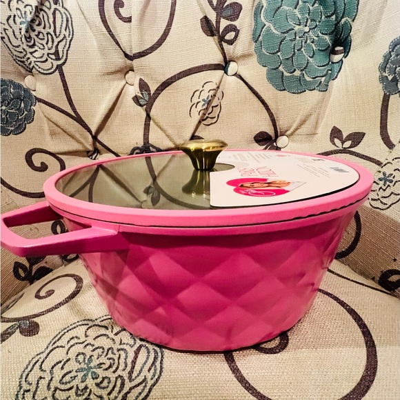 Paris Hilton 7 QT Pink Cast Aluminum Dutch Oven - Picture 3 of 3